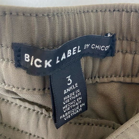 Black Label by Chico’s Green Cargo Zipper Ankle Jogger Pants. Chico’s Size 3 - Picture 5 of 16